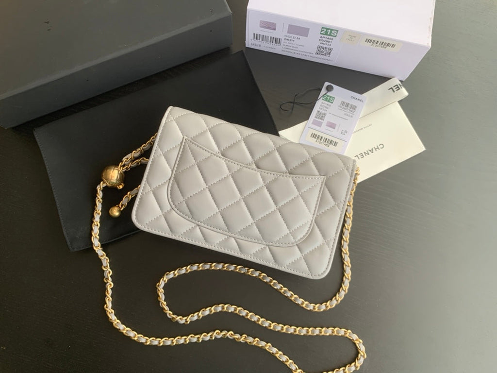 CHANEL CLASSIC WOC 19CM WHITE LAMBSKIN GOLD HARDWARE