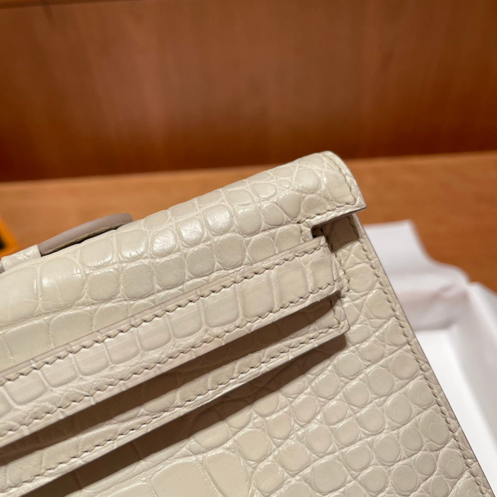 HERMES KELLY CUT 31 IN WHITE CREAM ALLIGATOR LEATHER WITH GOLD HARDWARE
