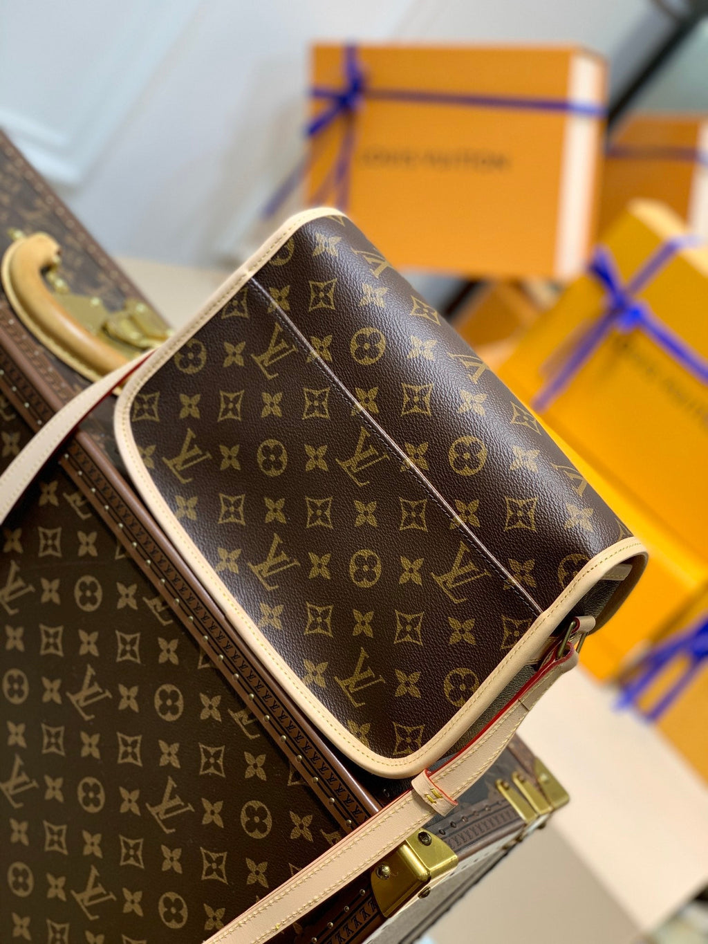 LOUIS VUITTON DIANE 27 IN BROWN MONOGRAM COATED CANVAS AND CALFSKIN