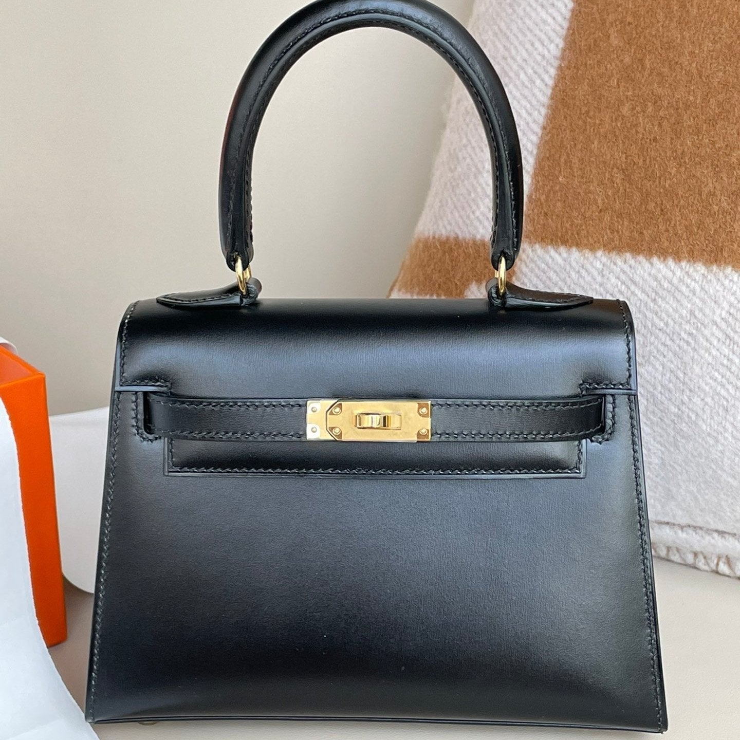 HERMES KELLY MINI 20 BAG IN BLACK SMOOTH CALFSKIN WITH GOLD HARDWARE