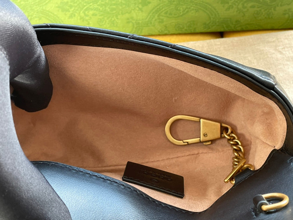 GUCCI MARMONT MINI 16 BAG IN BLACK CALFSKIN
