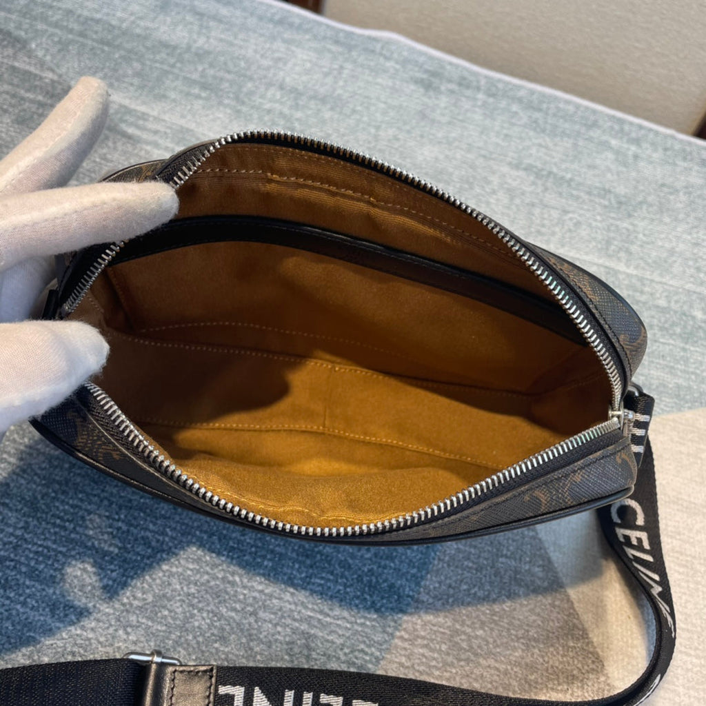 CELINE MEDIUM MESSENGER BAG 23 IN BLACK TRIOMPHE CANVAS