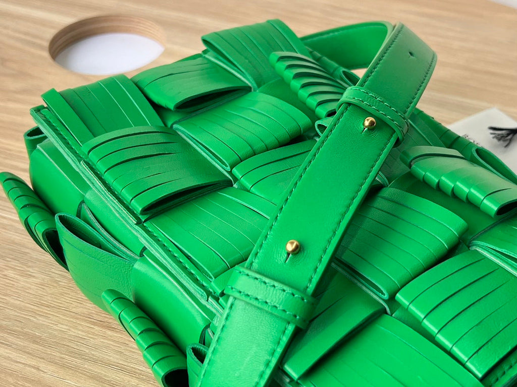 BOTTEGA VENETA SMALL CASSETTE 23 IN GREEN FRINGED CALFSKIN