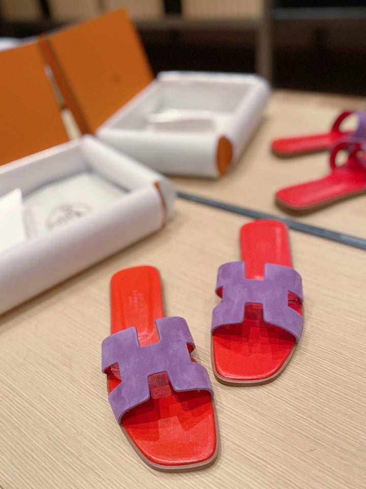 HERMES 0RAN SANDALS IN VIOLET PURPLE SUEDE AND CHERRY RED CALFSKIN