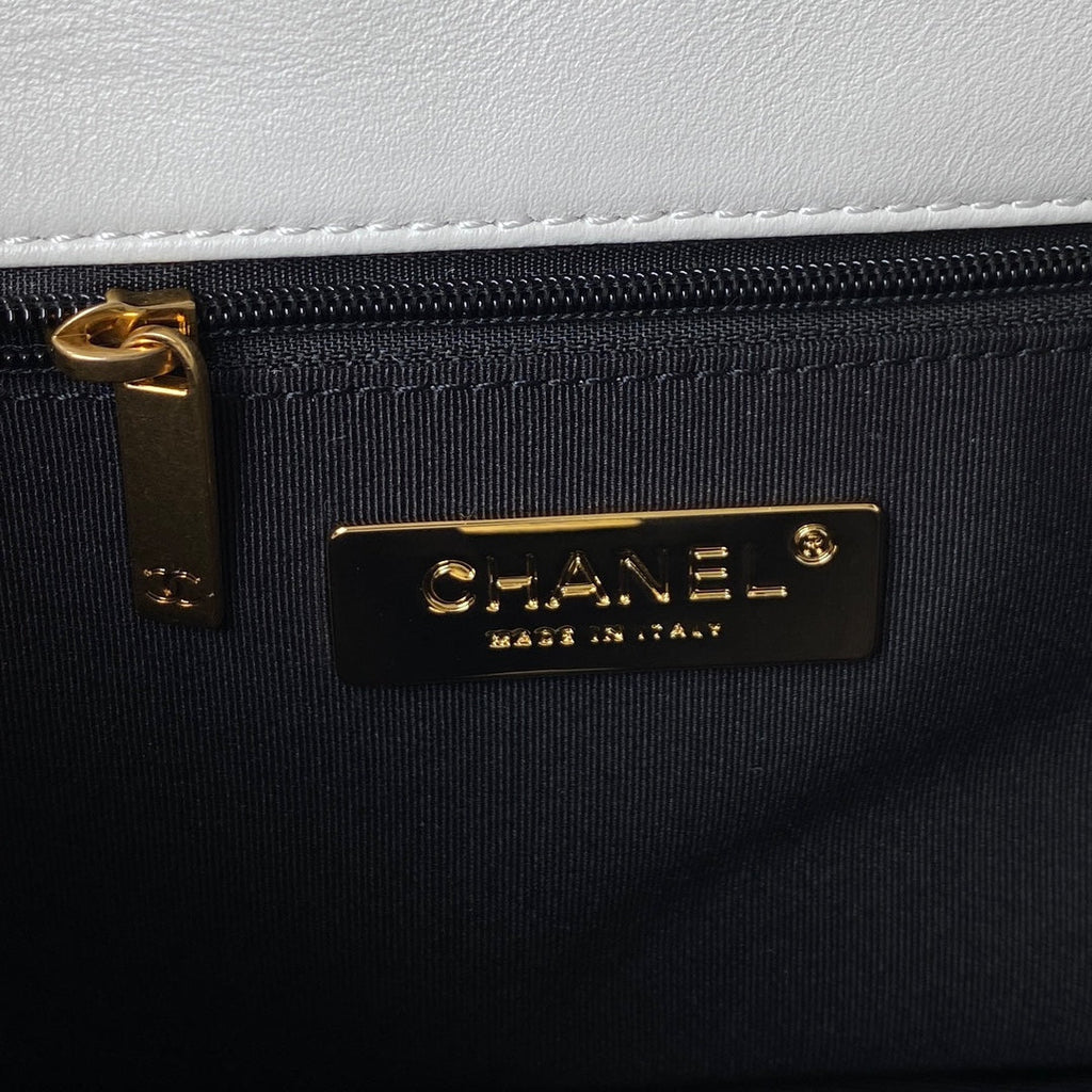 CHANEL MEDIUM 26 FLAP BAG IN WHITE LAMBSKIN