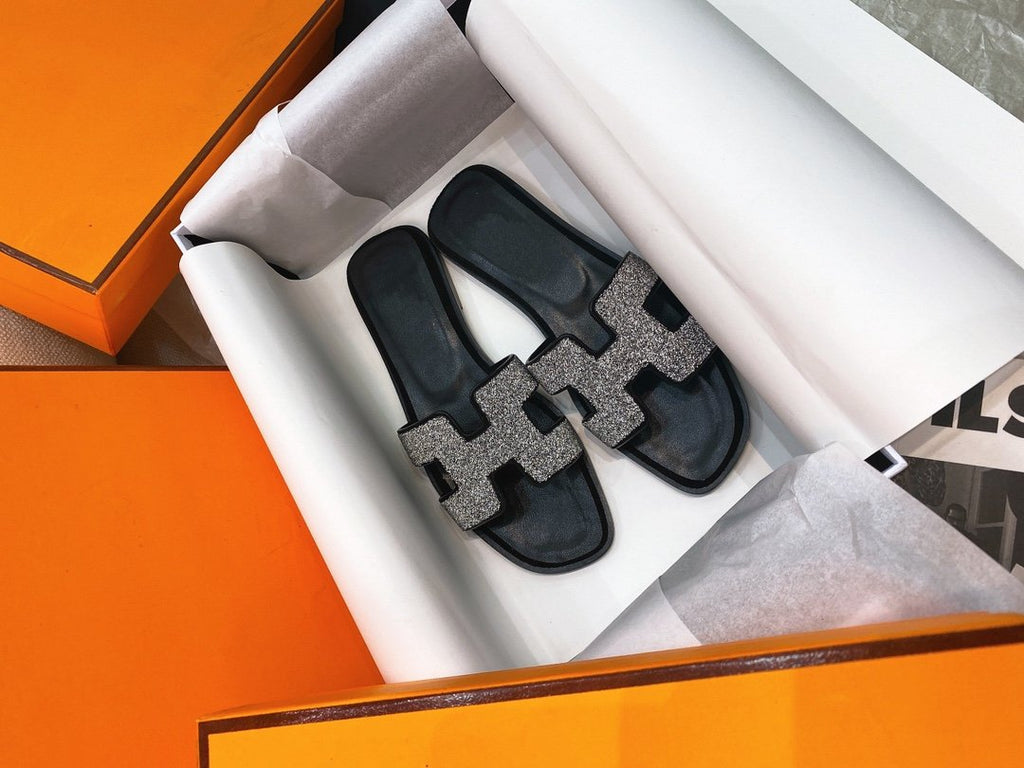 HERMES 0ran Sandal Caviar Black Leather