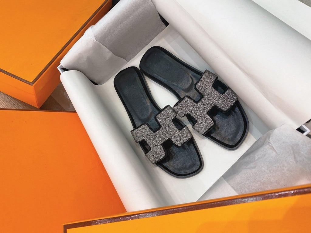 HERMES 0ran Sandal Caviar Black Leather