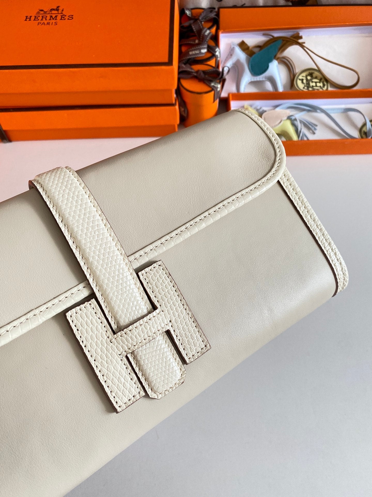 HERMES JIGE ELAN 29 CLUTCH IN BISQUE BEIGE CALFSKIN WITH LIZARD SKIN
