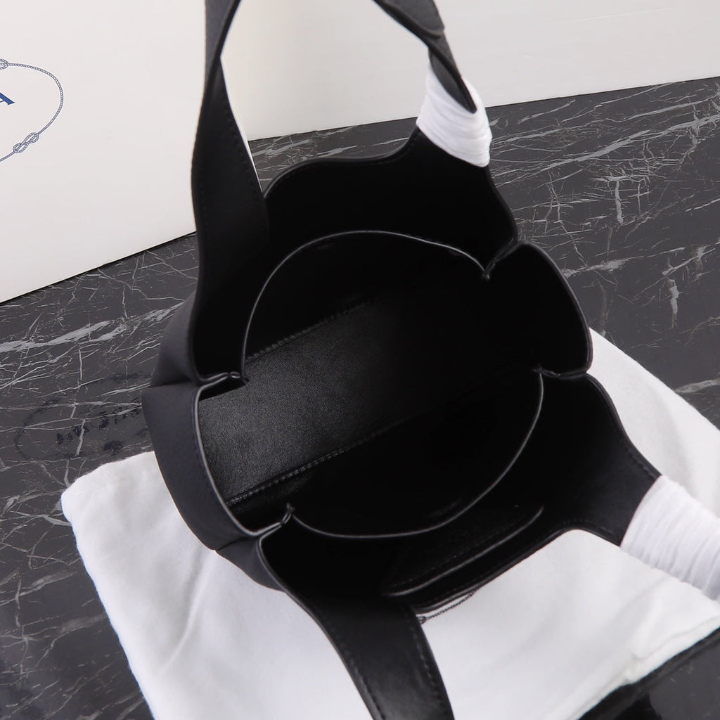 PRADA 18 DYNAMIQUE LOGO TOTE BAG IN BLACK CALFSKIN