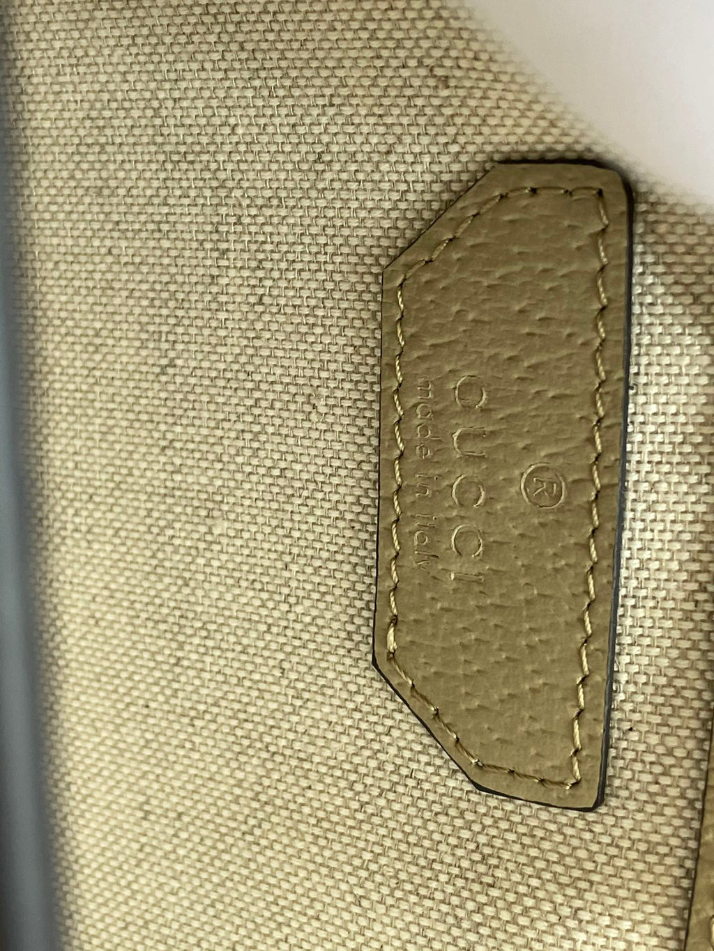 GUCCI MINI CROSSBODY 20 BAG WITH INTERLOCKING G IN BEIGE CANVAS