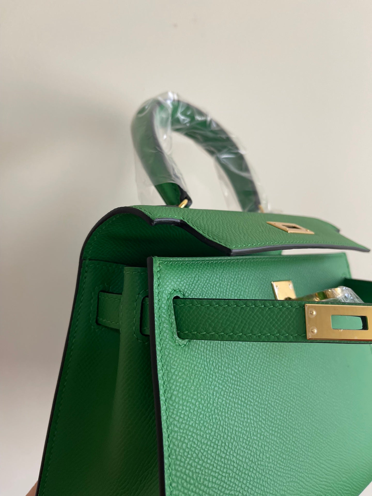 HERMES KELLY MINI 20 BAG IN EMERALD GREEN CALFSKIN WITH GOLD HARDWARE
