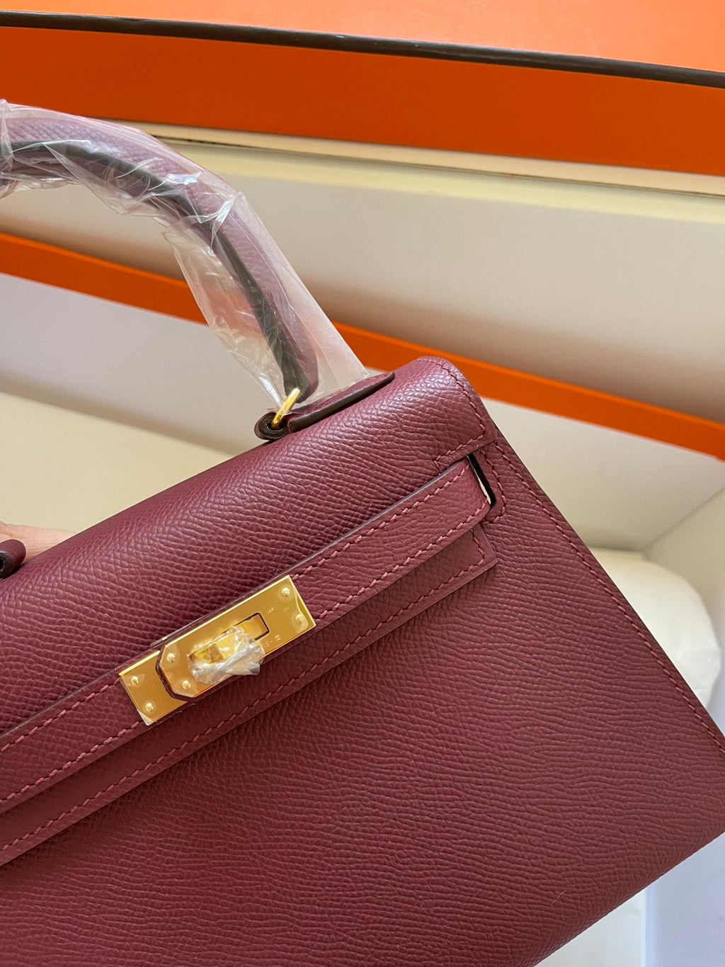 HERMES KELLY MINI 20 BAG IN GARNET RED CALFSKIN WITH GOLD HARDWARE