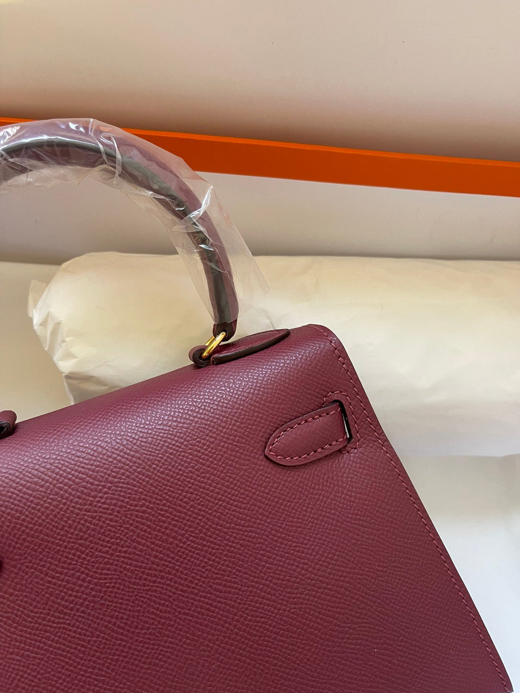 HERMES KELLY MINI 20 BAG IN GARNET RED CALFSKIN WITH GOLD HARDWARE