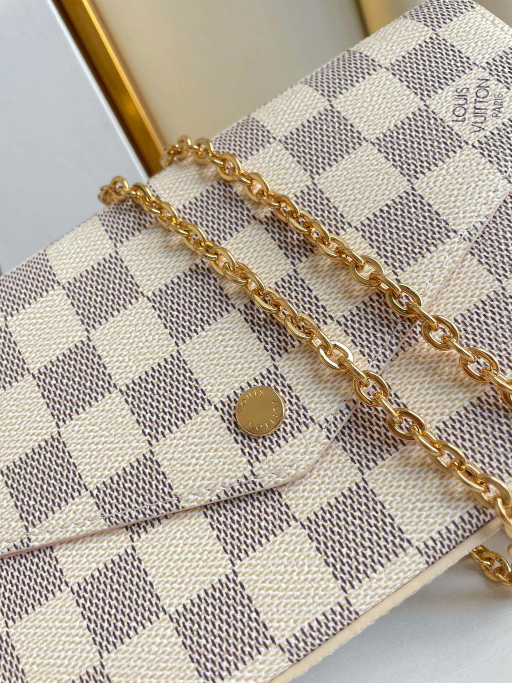 LOUIS VUITTON FÉLICIE POCHETTE 21 IN BLUE BEIGE DAMIER AZUR CANVAS GOLD HARDWARE