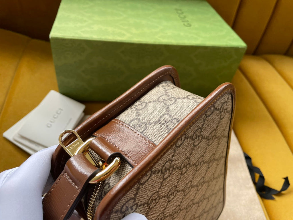 GUCCI BAG WITH INTERLOCKING G 22 IN BEIGE EBONY CANVAS AND BROWN CALFSKIN TRIM