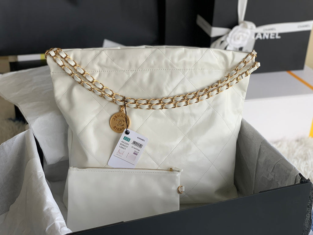 CHANEL LARGE 42 HANDBAG IN WHITE SHINY CALFSKIN GOLD HARDWARE