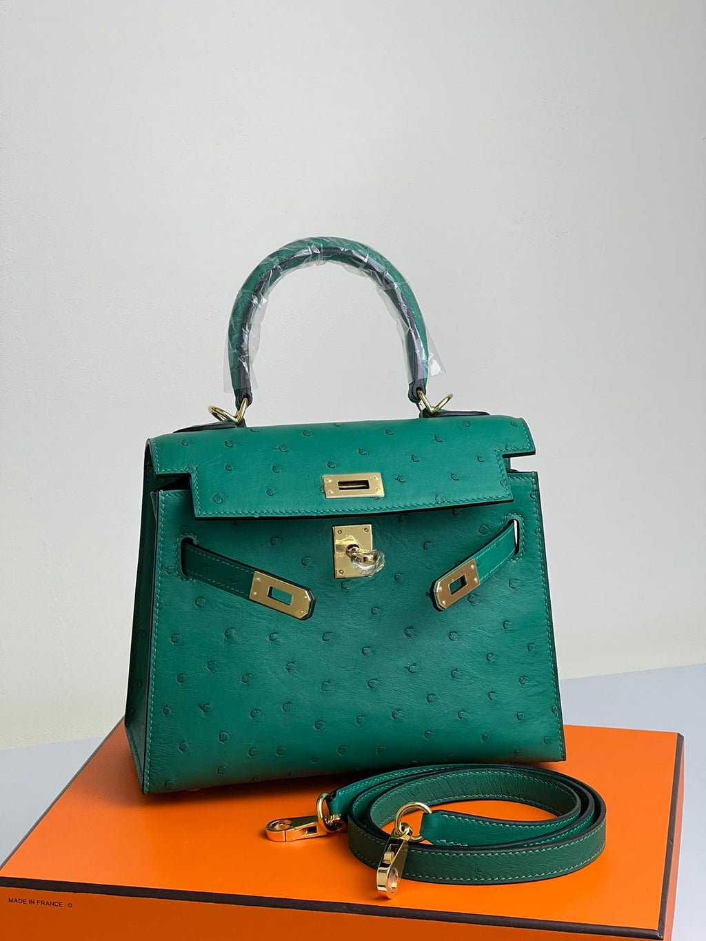 HERMES KELLY BAG 20 IN TEAL GREEN OSTRICH LEATHER WITH GOLD HARDWARE
