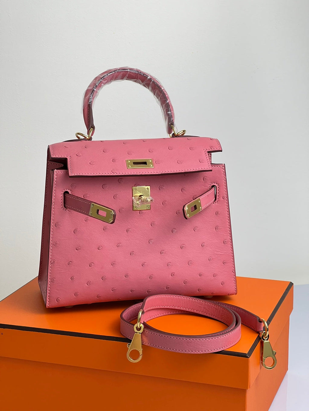 HERMES KELLY BAG 20 IN ROUGE PINK OSTRICH LEATHER WITH GOLD HARDWARE