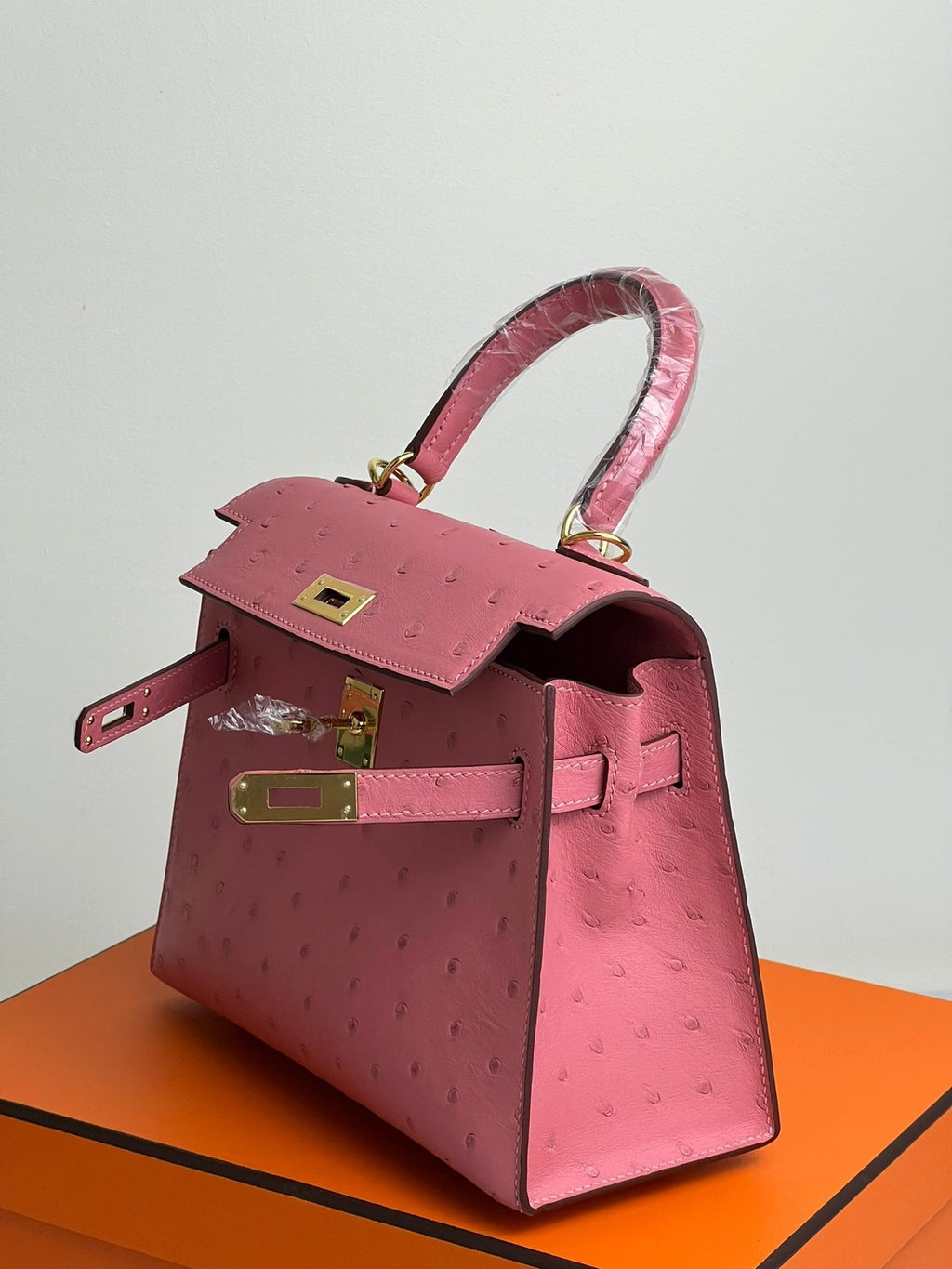 HERMES KELLY BAG 20 IN ROUGE PINK OSTRICH LEATHER WITH GOLD HARDWARE