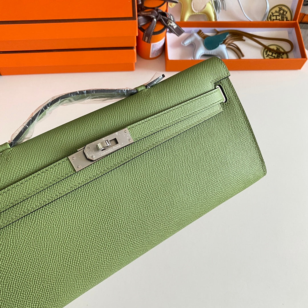 HERMES KELLY CUT 31 IN APPLE GREEN CALFSKIN WITH SILVER HARDWARE