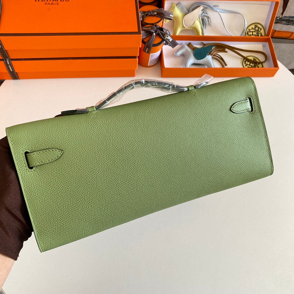 HERMES KELLY CUT 31 IN APPLE GREEN CALFSKIN WITH GOLD HARDWARE