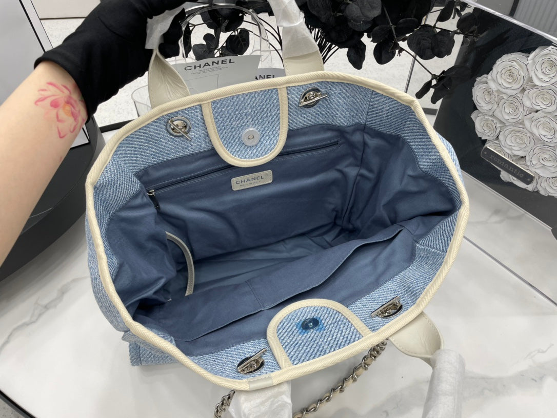 CHANEL DEAUVILLE LARGE 38 TOTE BAG IN LIGHT BLUE CANVAS WITH BLACK LOGO