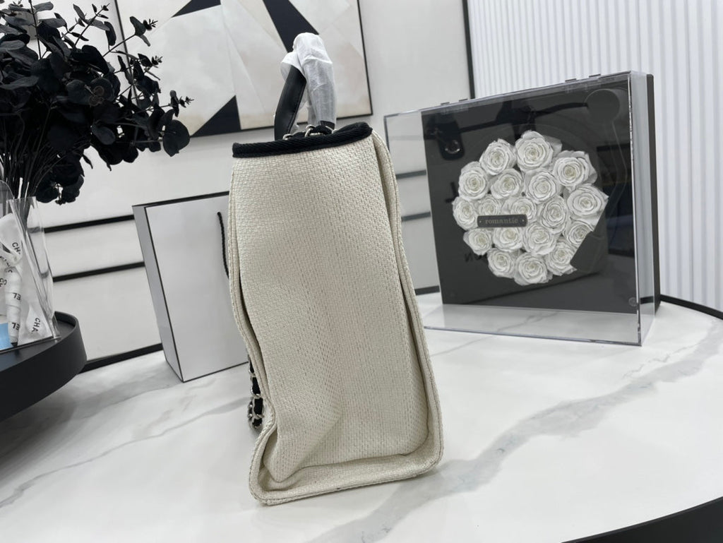 CHANEL DEAUVILLE LARGE 38 TOTE BAG IN WHITE CANVAS WITH BLACK LOGO