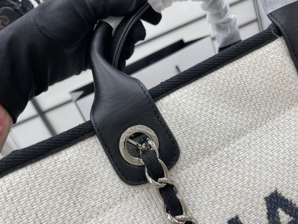 CHANEL DEAUVILLE LARGE 38 TOTE BAG IN WHITE CANVAS WITH BLACK LOGO