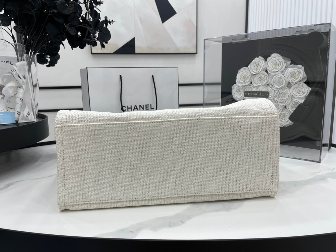 CHANEL DEAUVILLE LARGE 38 TOTE BAG IN WHITE CANVAS WITH BLACK LOGO