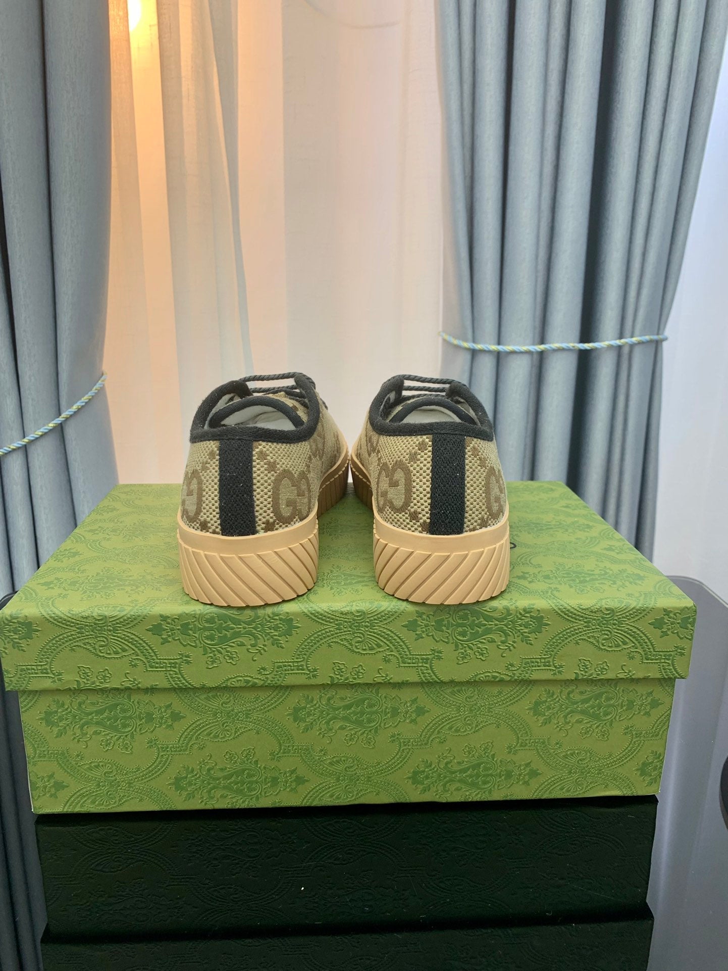 GUCCI UNIQUE SNEAKER THICK-SOLE STRAW COLOR CANVAS