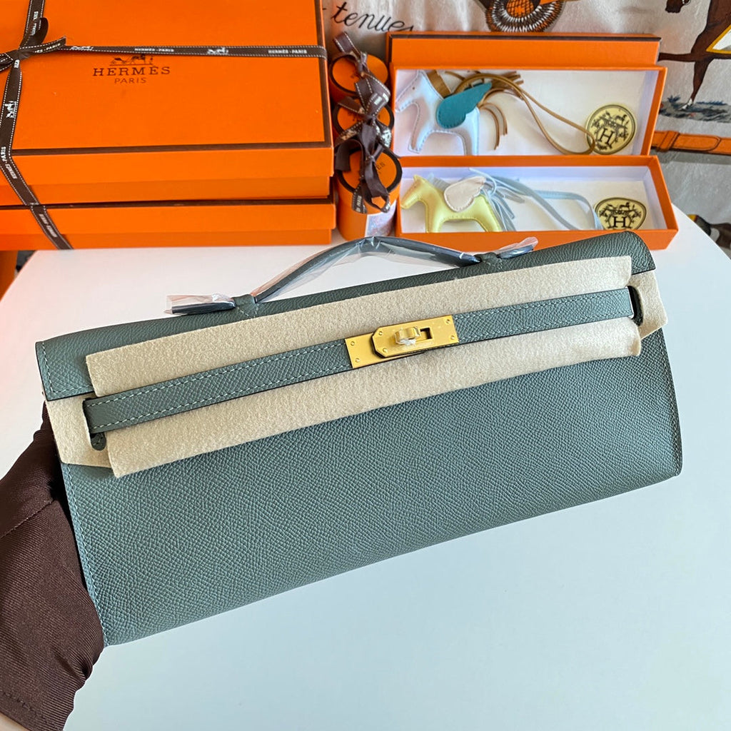 HERMES KELLY CUT 31 IN SEAFOAM GREEN CALFSKIN WITH GOLD HARDWARE