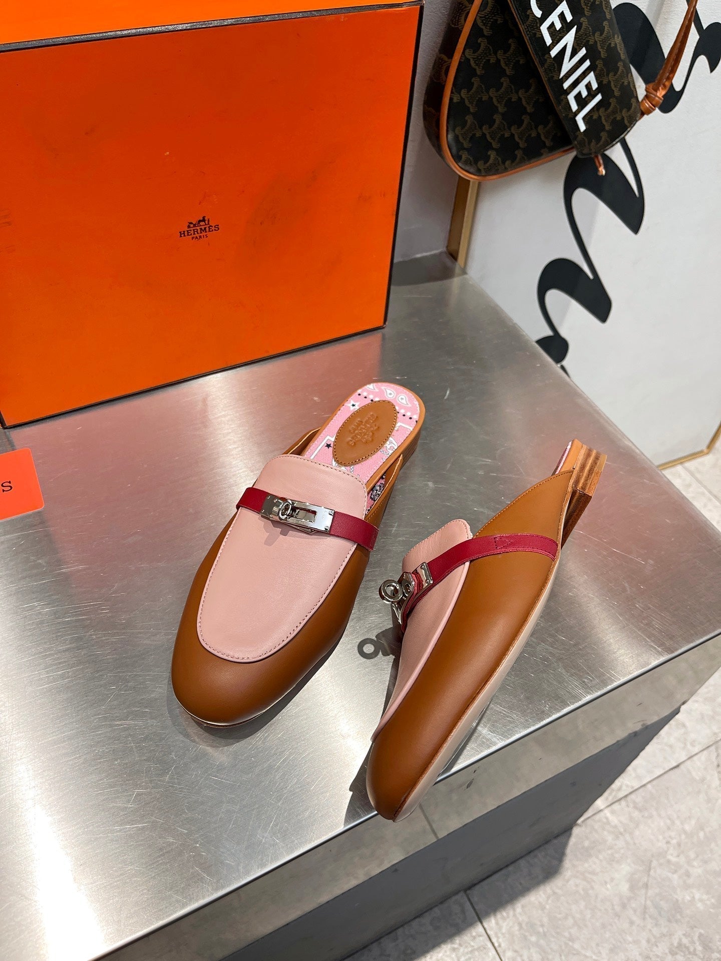 HERMES 0Z MULE CARAMEL AND PASTEL PINK CALFSKIN WITH PATTERN