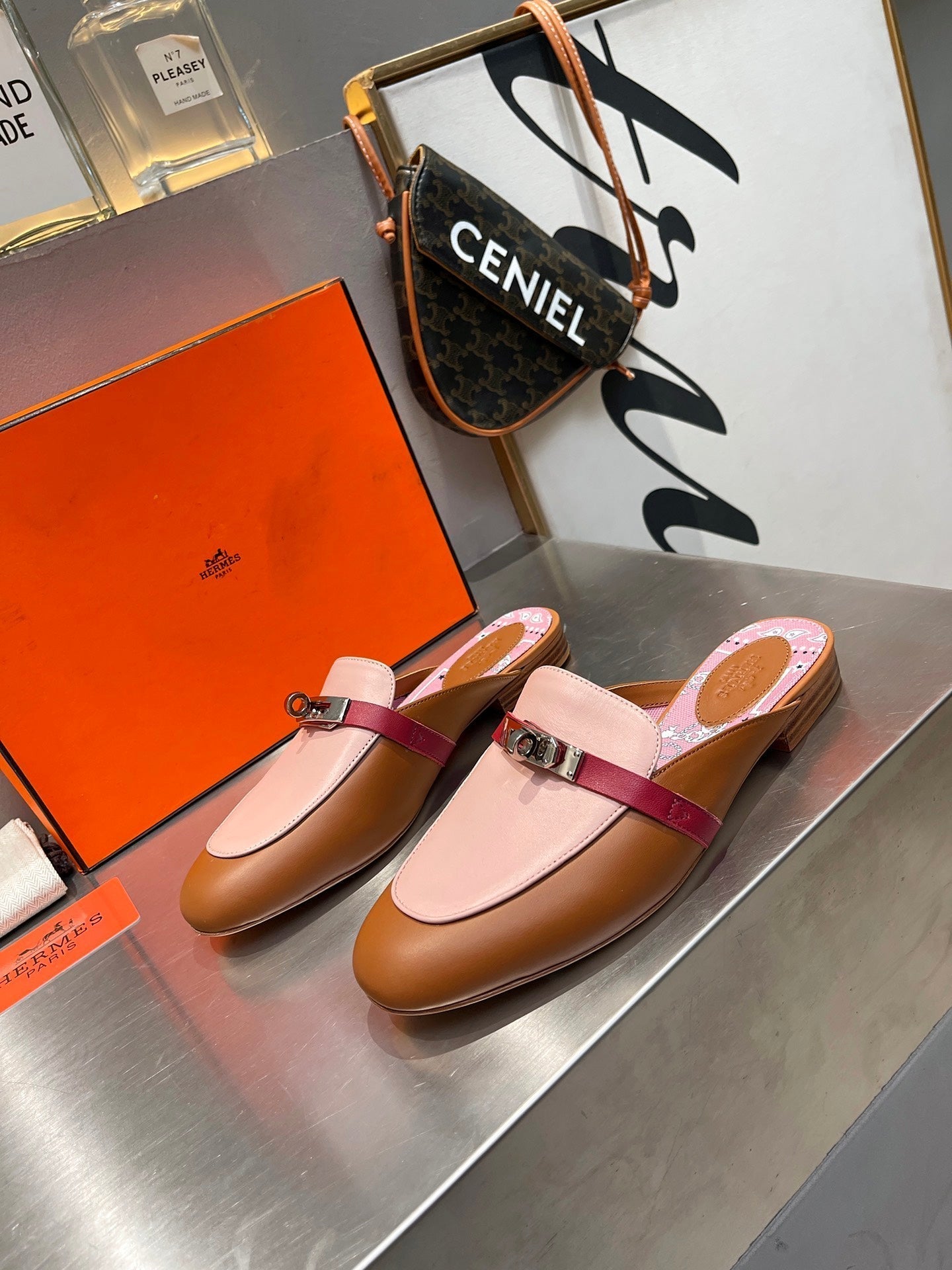 HERMES 0Z MULE CARAMEL AND PASTEL PINK CALFSKIN WITH PATTERN