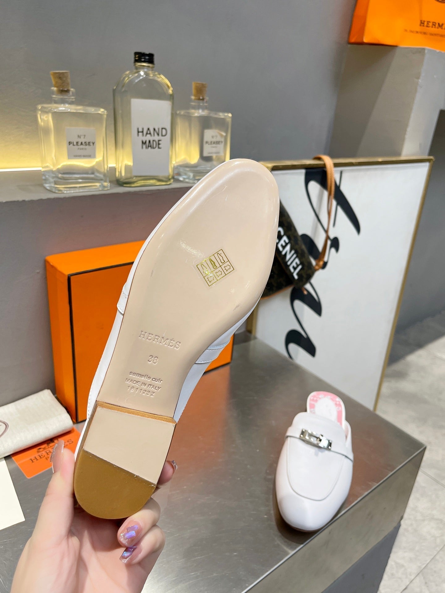HERMES 0Z MULE WHITE CALFSKIN WITH PINK PATTERN