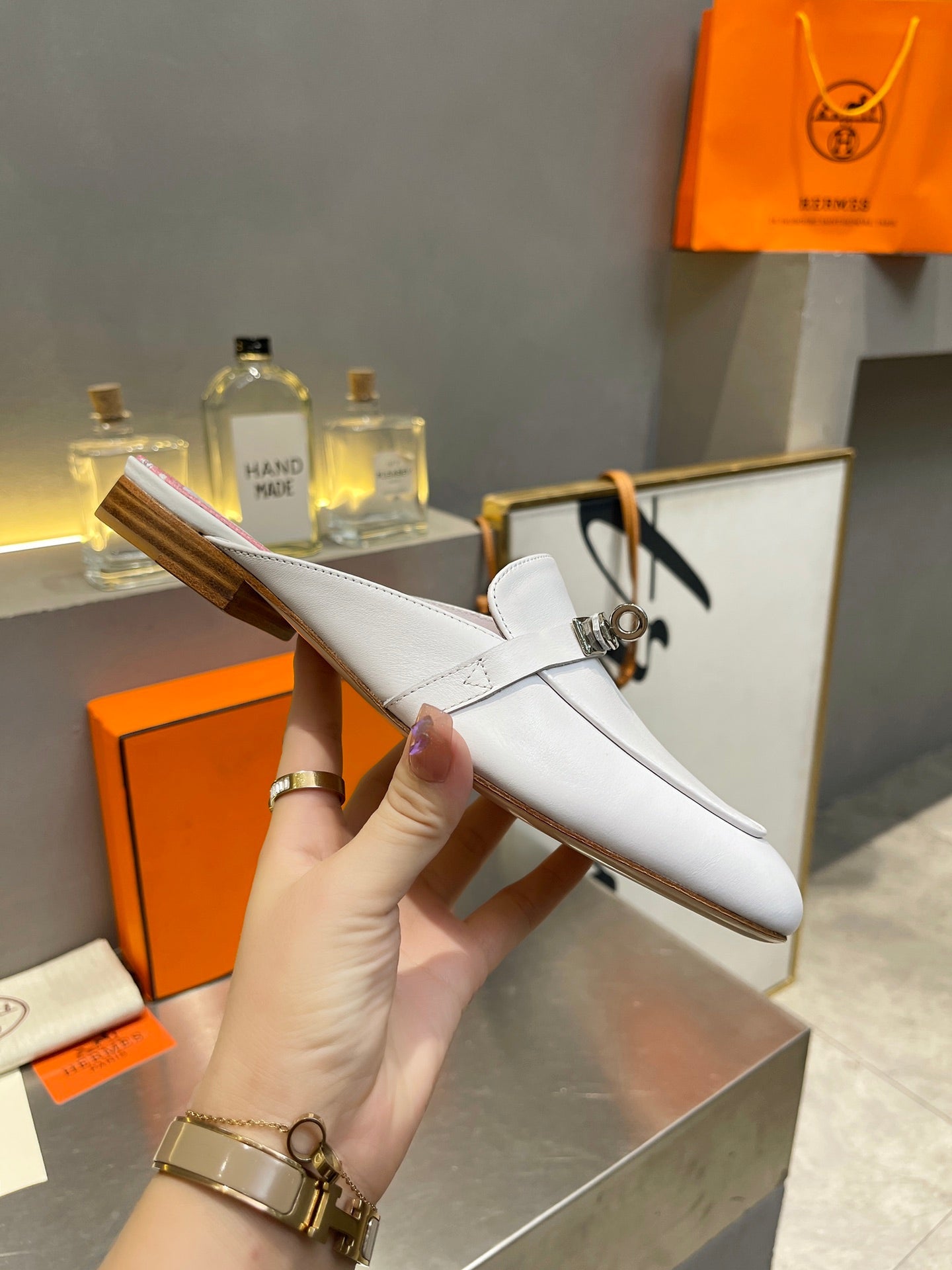 HERMES 0Z MULE WHITE CALFSKIN WITH PINK PATTERN