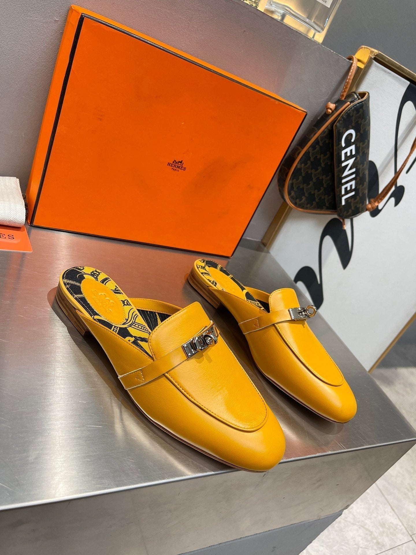 HERMES 0Z MULE AMBER CALFSKIN WITH PATTERN