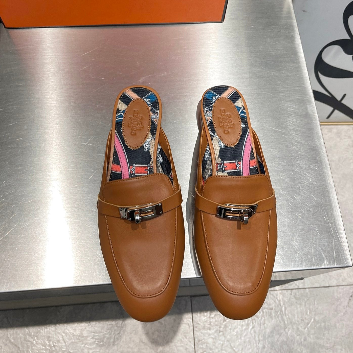 HERMES 0Z MULE CARAMEL CALFSKIN WITH BLACK PATTERN