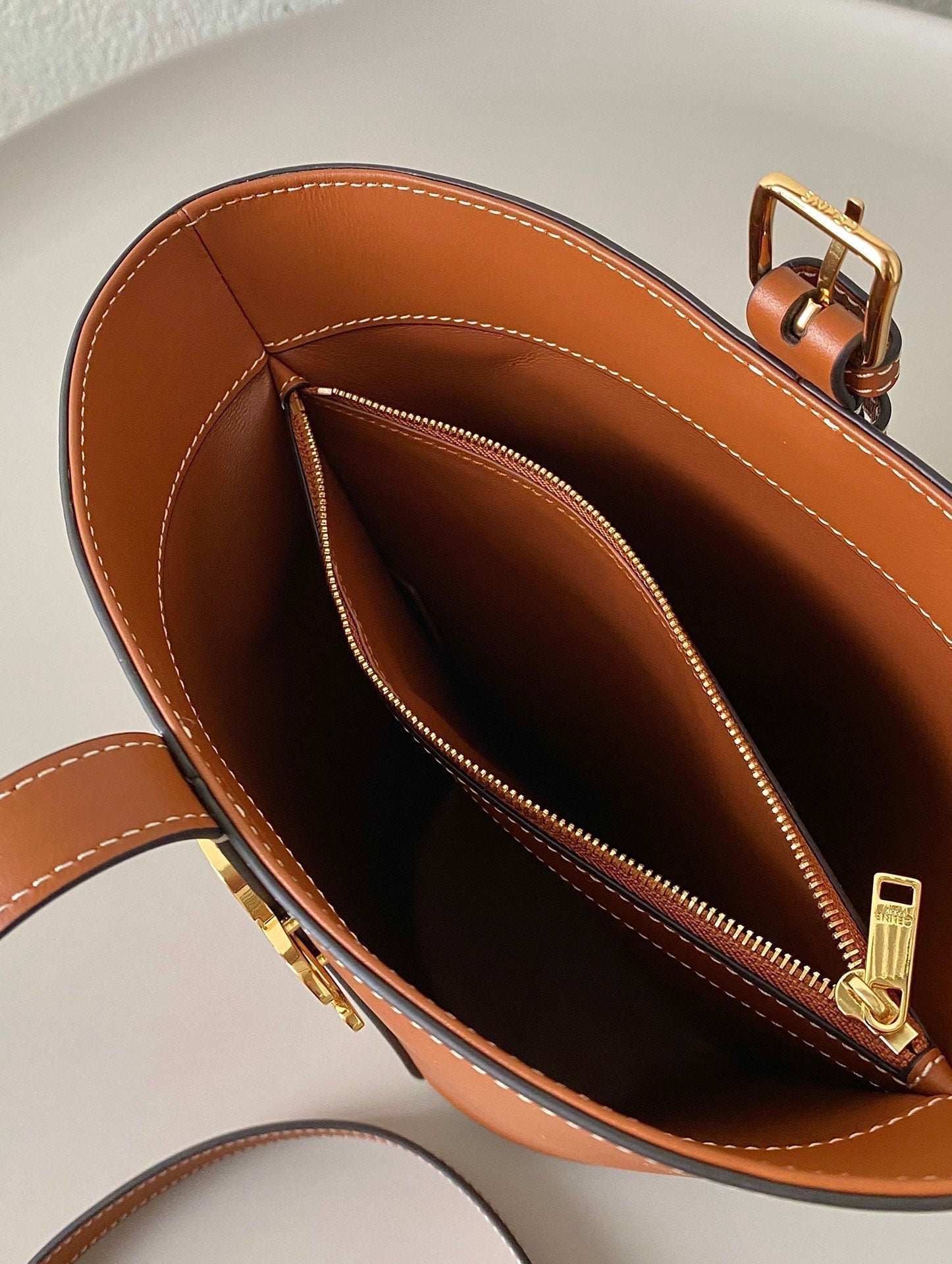 CELINE TRIOMPHE 25 BUCKET BAG CINNAMON BROWN CALFSKIN