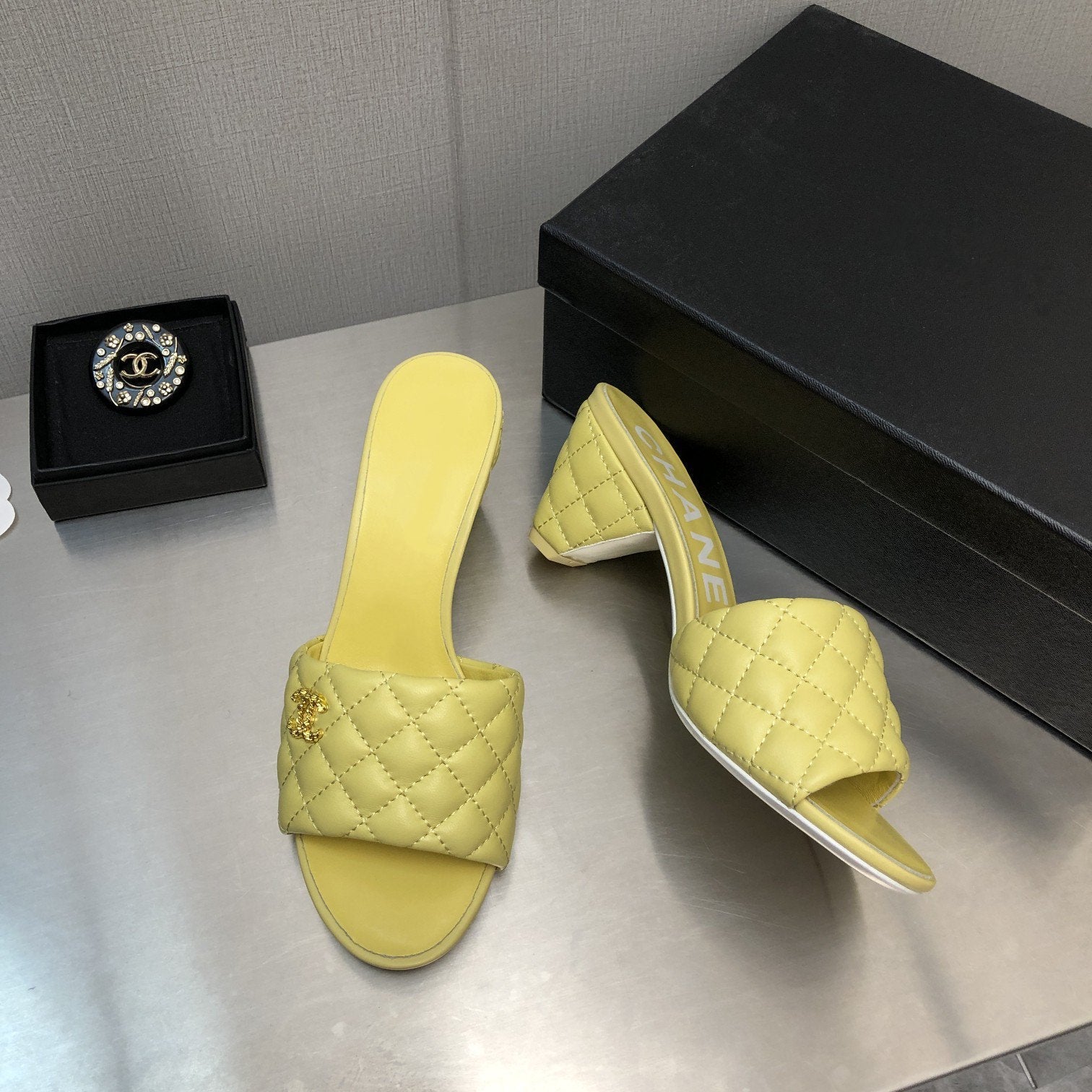 CHANEL rev cone heel mule slide sandal lime quilted lambskin 6cm