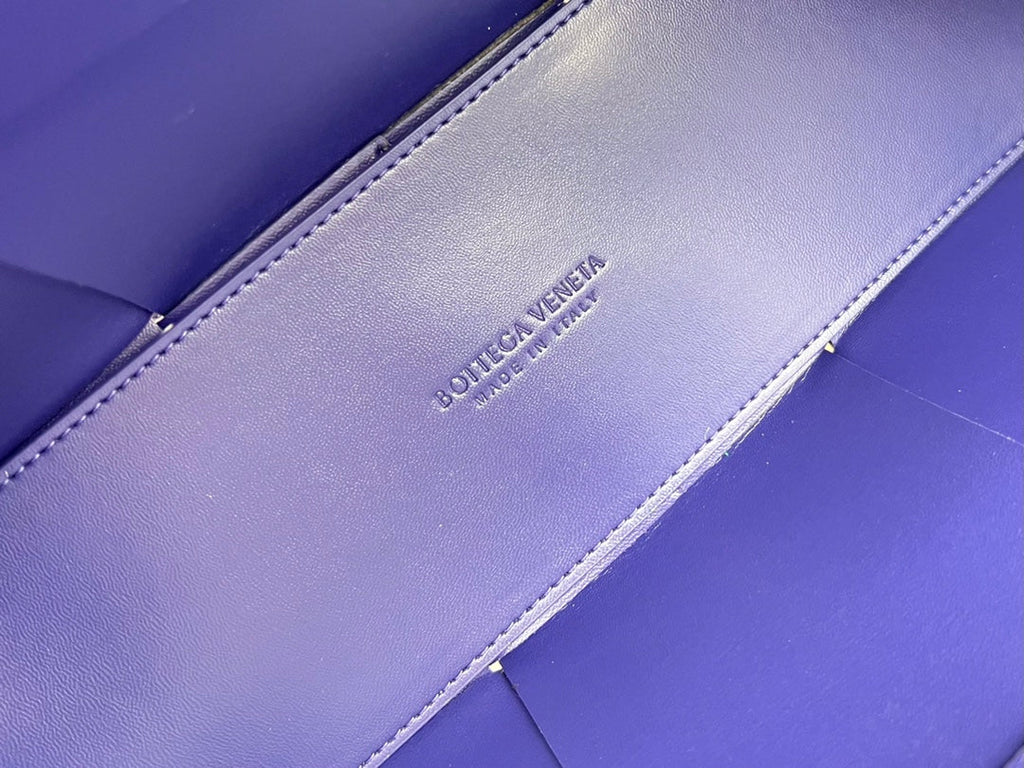 BOTTEGA VENETA SMALL ARCO TOTE 30 IN EAST BAY PURPLE LAMBSKIN