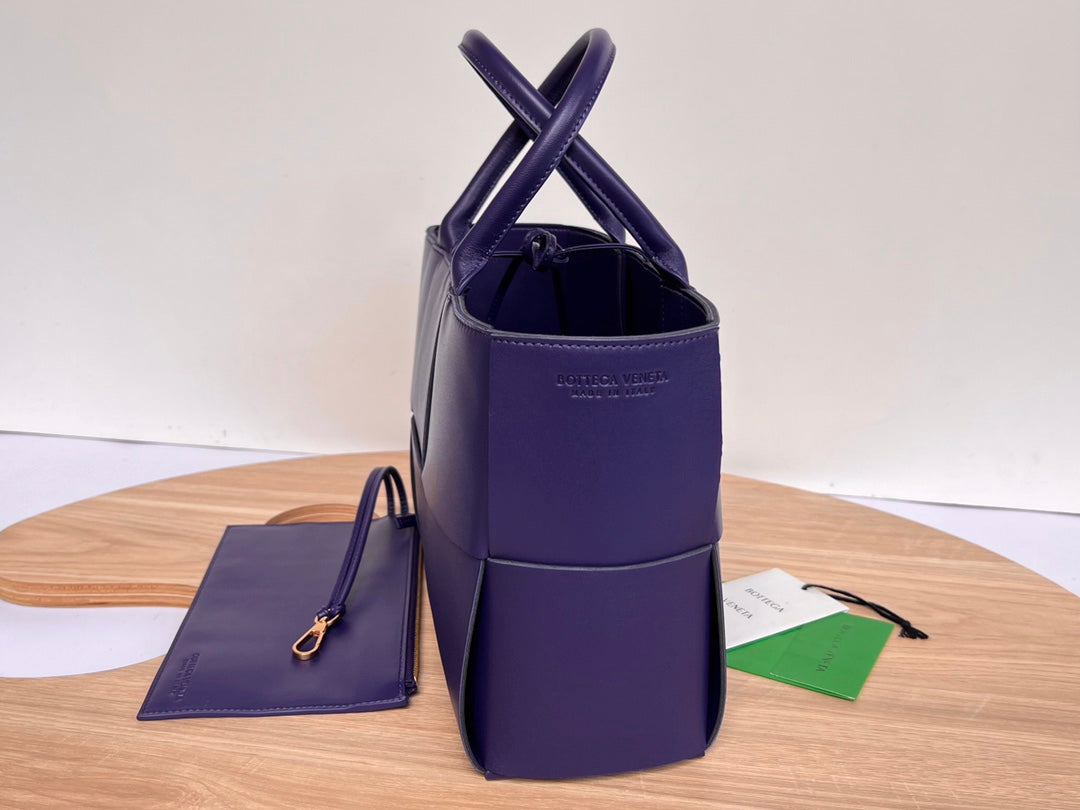 BOTTEGA VENETA SMALL ARCO TOTE 30 IN EAST BAY PURPLE LAMBSKIN