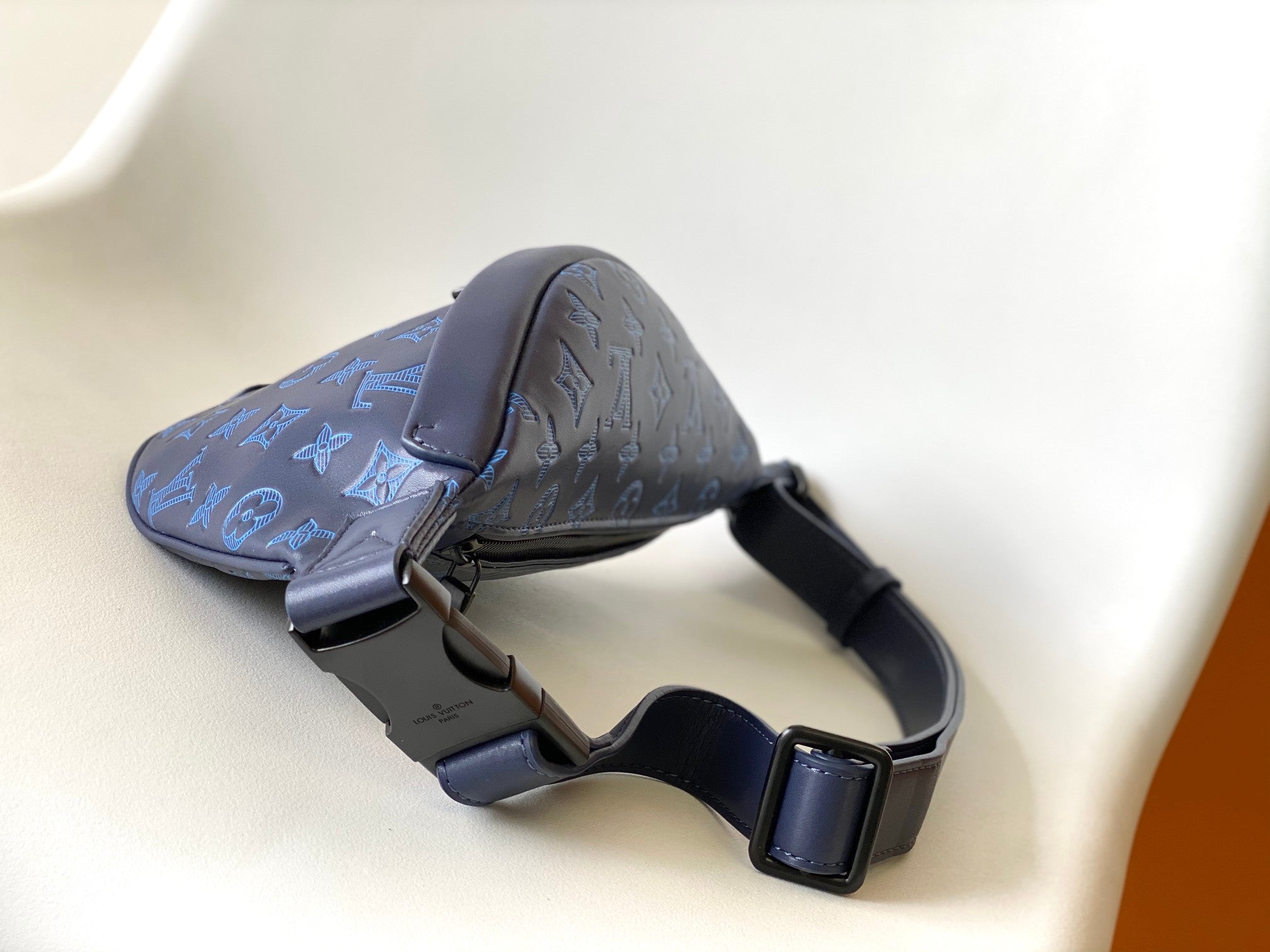 LOUIS VUITTON LV 25S DISCOVERY BUMBAG 44 IN DARK BLUE EMBOSSED MONOGRAM ECLIPSE CALFSKIN