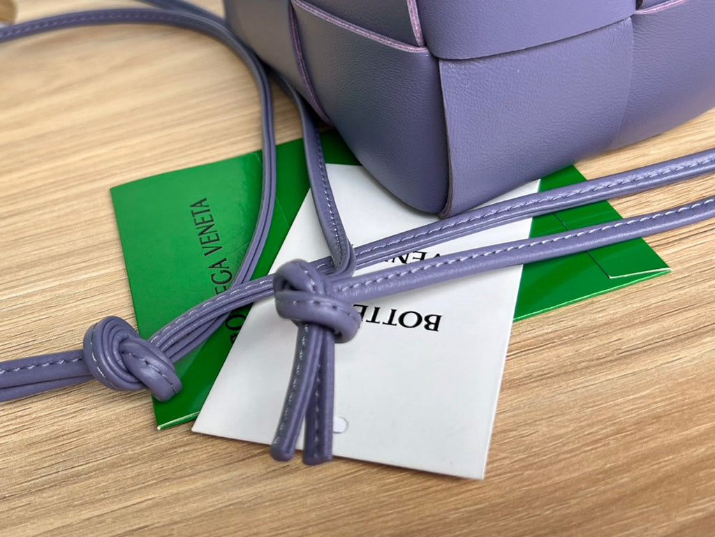 BOTTEGA VENETA SMALL CASSETTE BUCKET 18 IN ULTRA VIOLET CALFSKIN