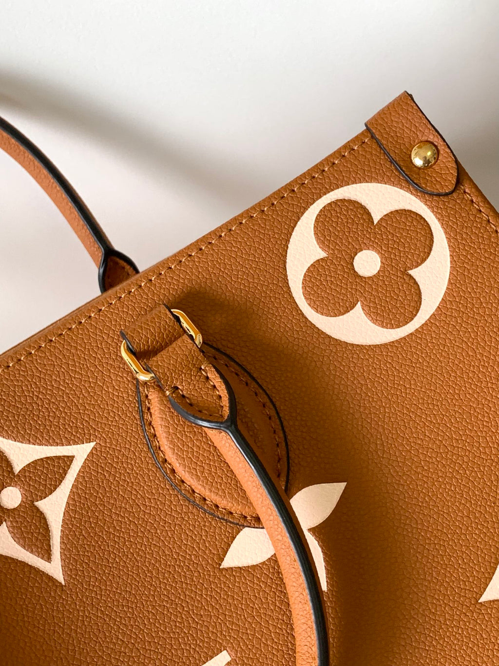 LOUIS VUITTON ONTHEGO MM 35CM ORANGE WHITE