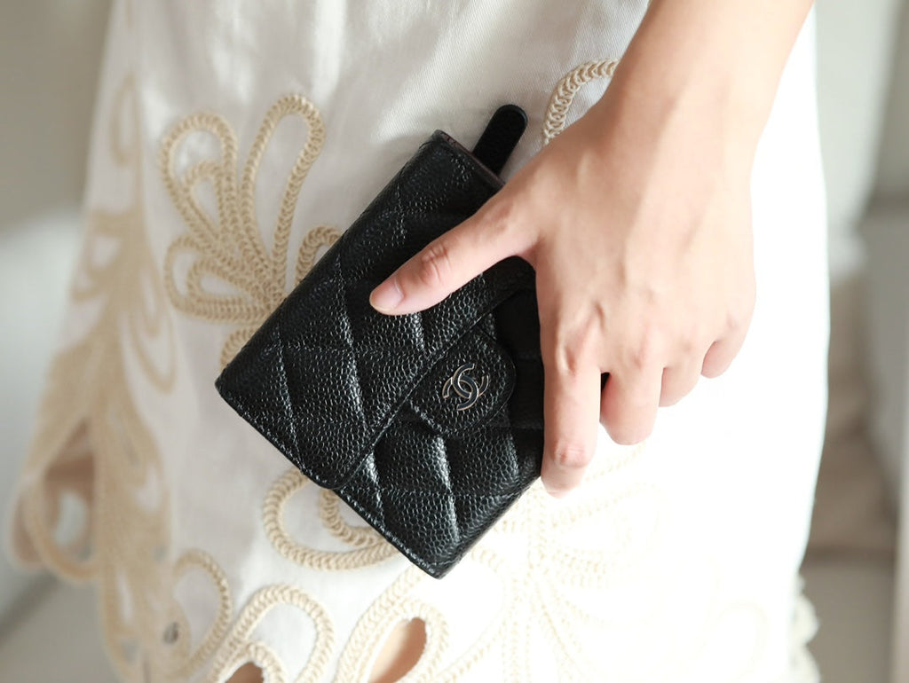 CHANEL FLAP CARD HOLDER 11.5 BLACK GRAINED CALFSKIN SILVER ICON