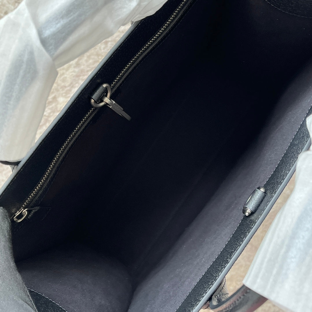 GUCCI TIGER PRINT MEDIUM TOTE BAG 38 IN BLACK CANVAS AND LEATHER TRIM