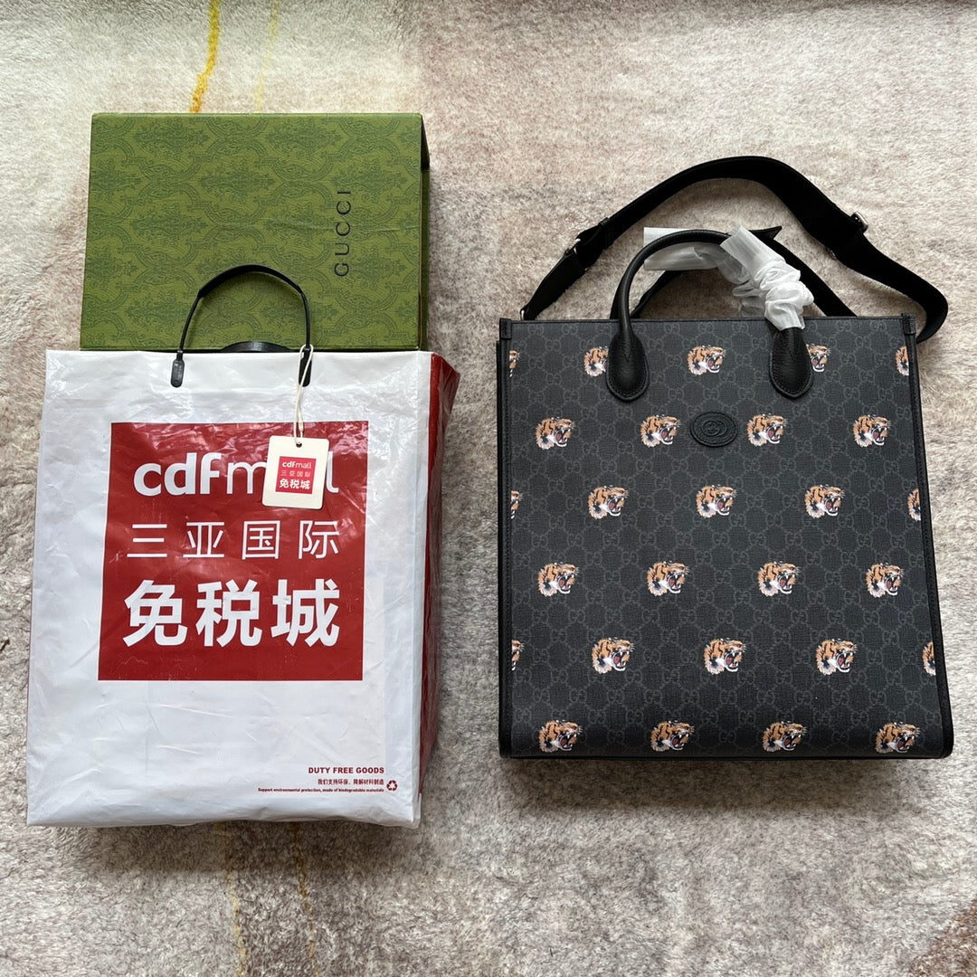 GUCCI TIGER PRINT MEDIUM TOTE BAG 38 IN BLACK CANVAS AND LEATHER TRIM