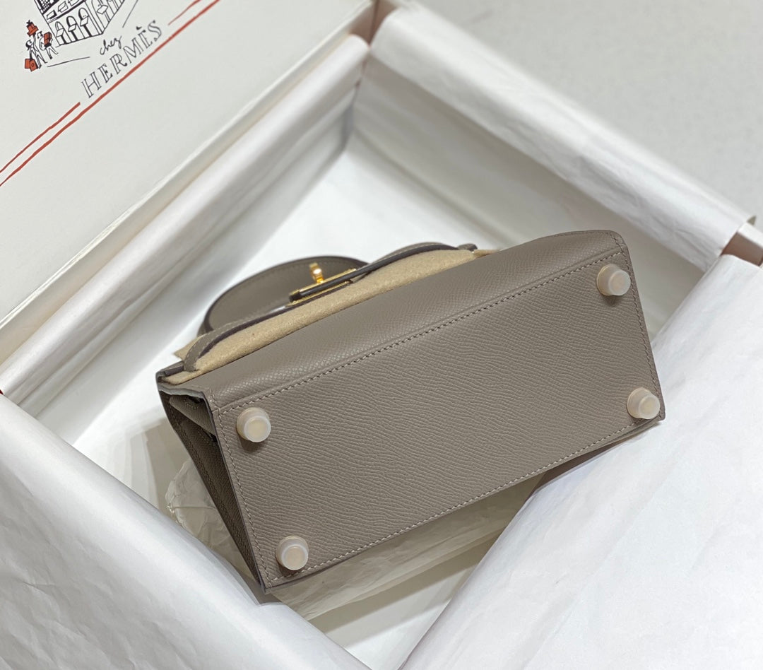 HERMES KELLY MINI 20 BAG IN LIGHT BROWN CALFSKIN WITH GOLD HARDWARE
