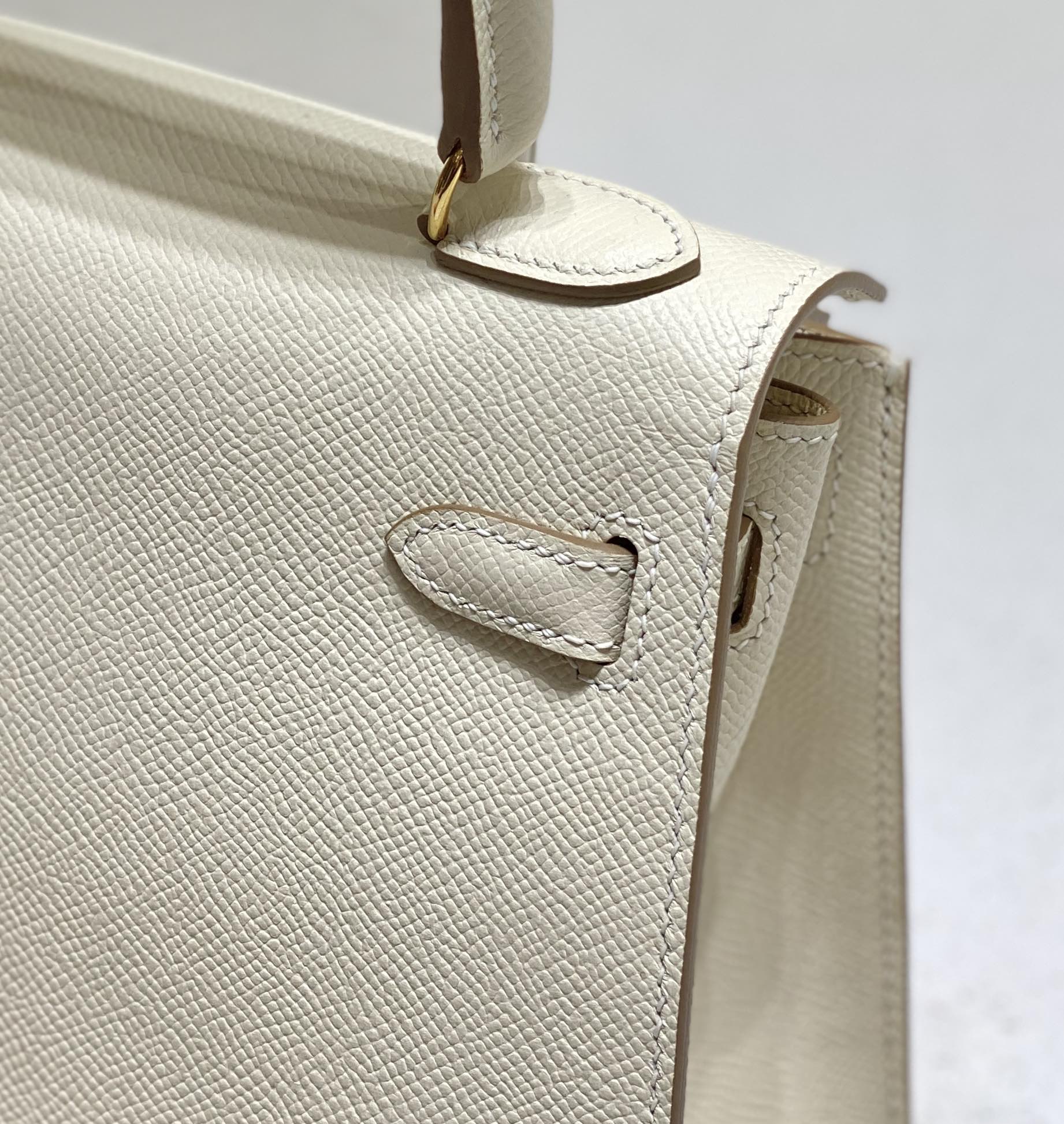 HERMES KELLY MINI 20 BAG IN WHITE CALFSKIN WITH GOLD HARDWARE