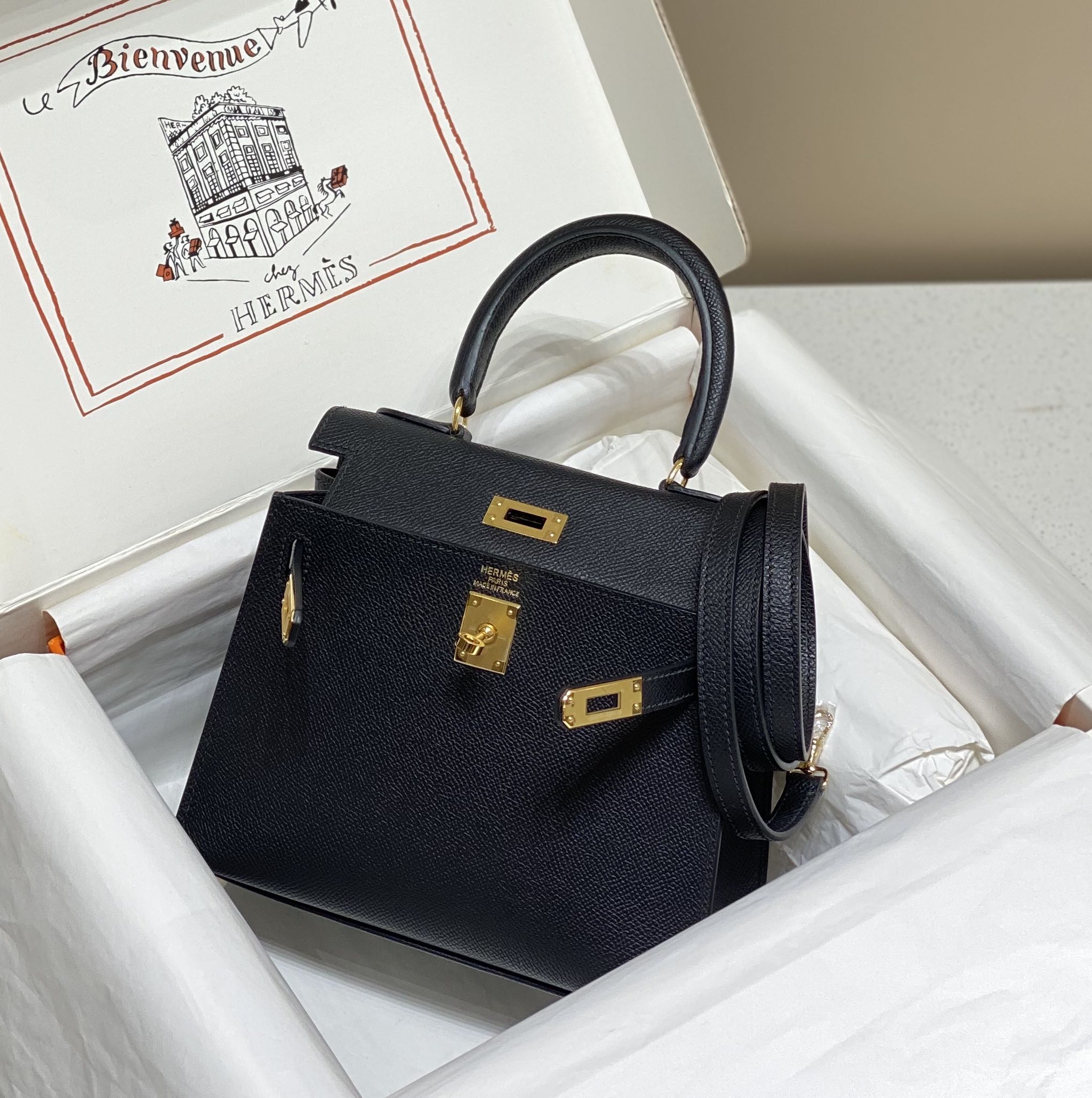 HERMES KELLY MINI 20 BAG IN BLACK CALFSKIN WITH GOLD HARDWARE